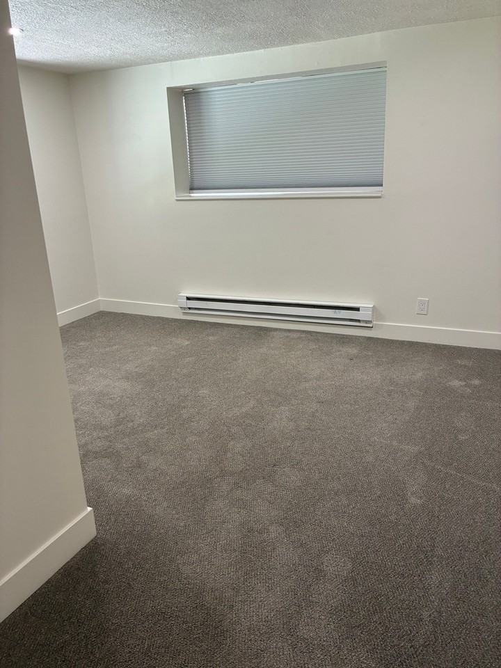 1386 E Downington Ave #1 - Photo 4 of 16