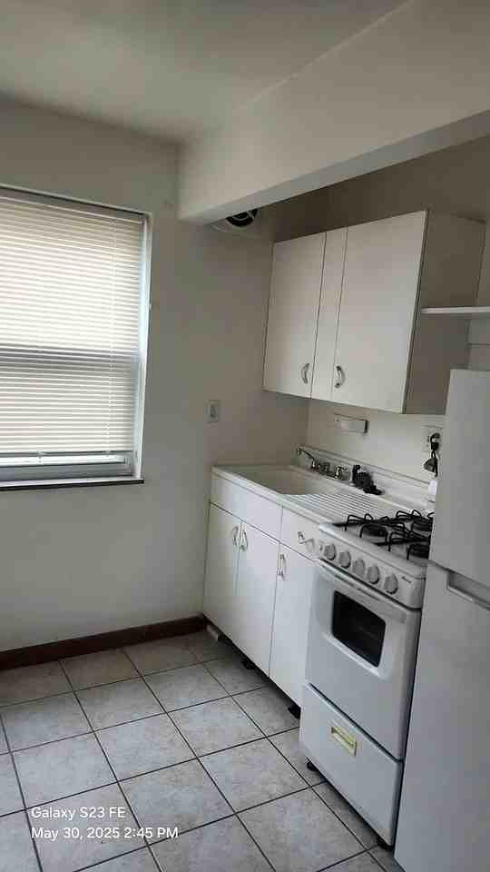 1910 Mears Ave #4 - Photo 3 of 7