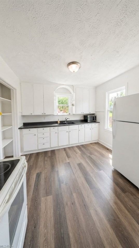 3735 Elbertus Ave - Photo 5 of 15