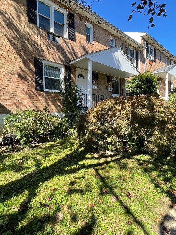 130 Glenwood Ave - Photo 3 of 11