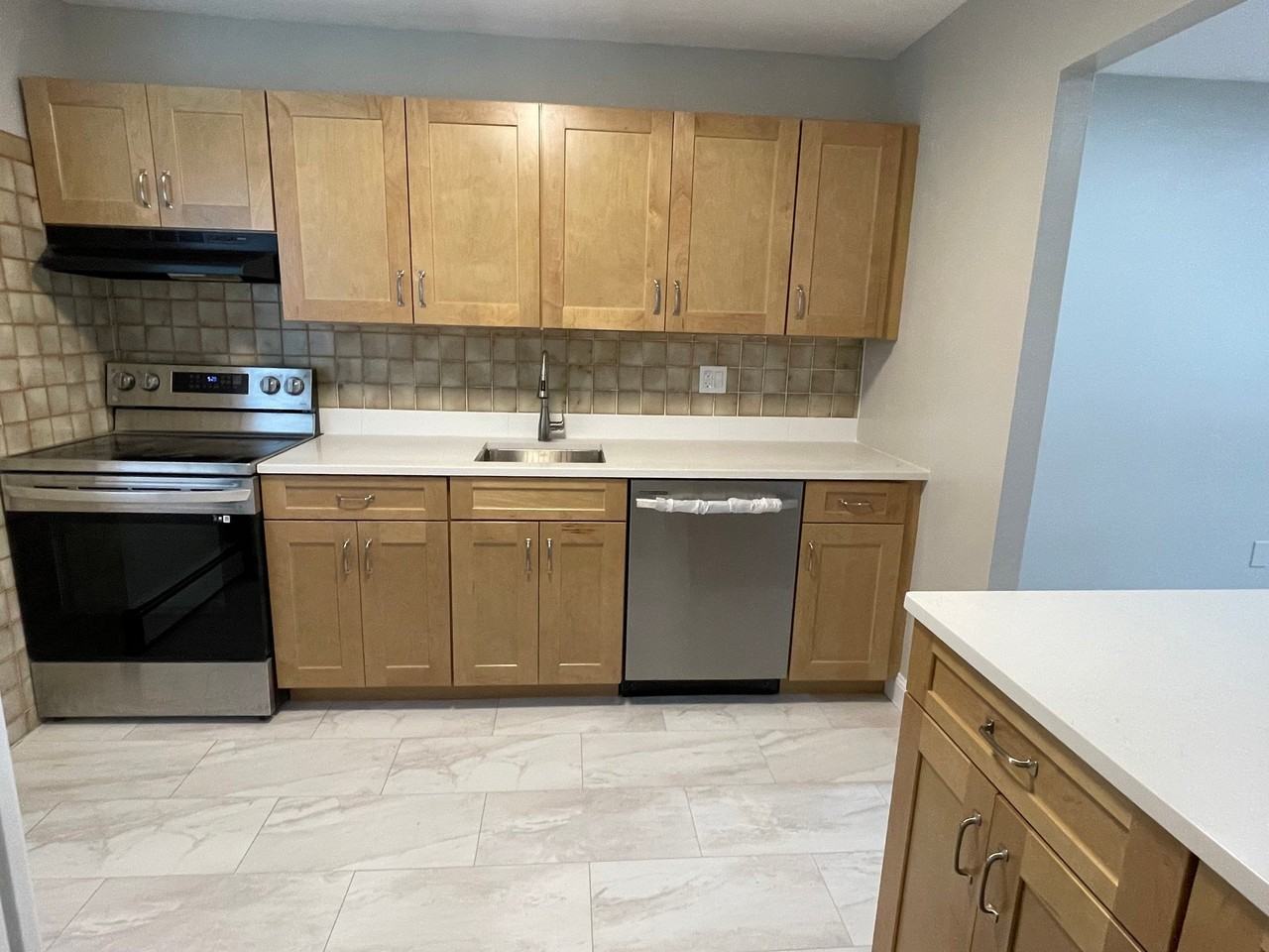 130 Glenwood Ave - Photo 4 of 11