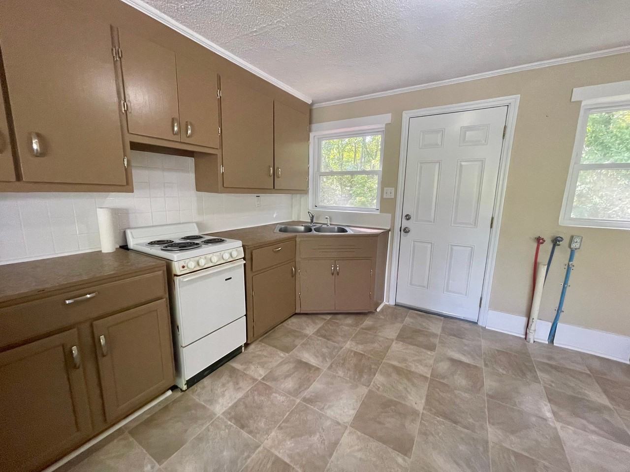 1320 6th Street Ext - Photo 4 of 18