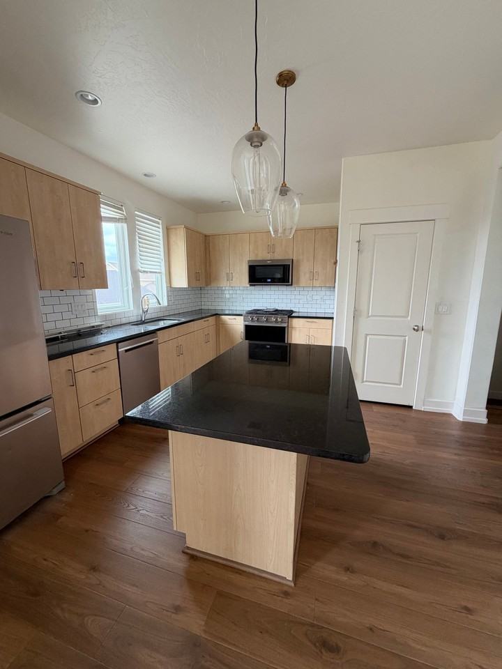 4931 W Daybreak Pkwy - Photo 5 of 15