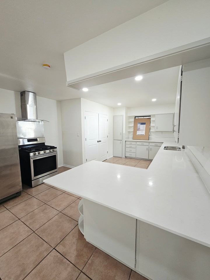 215 Lyric St - Photo 5 of 11