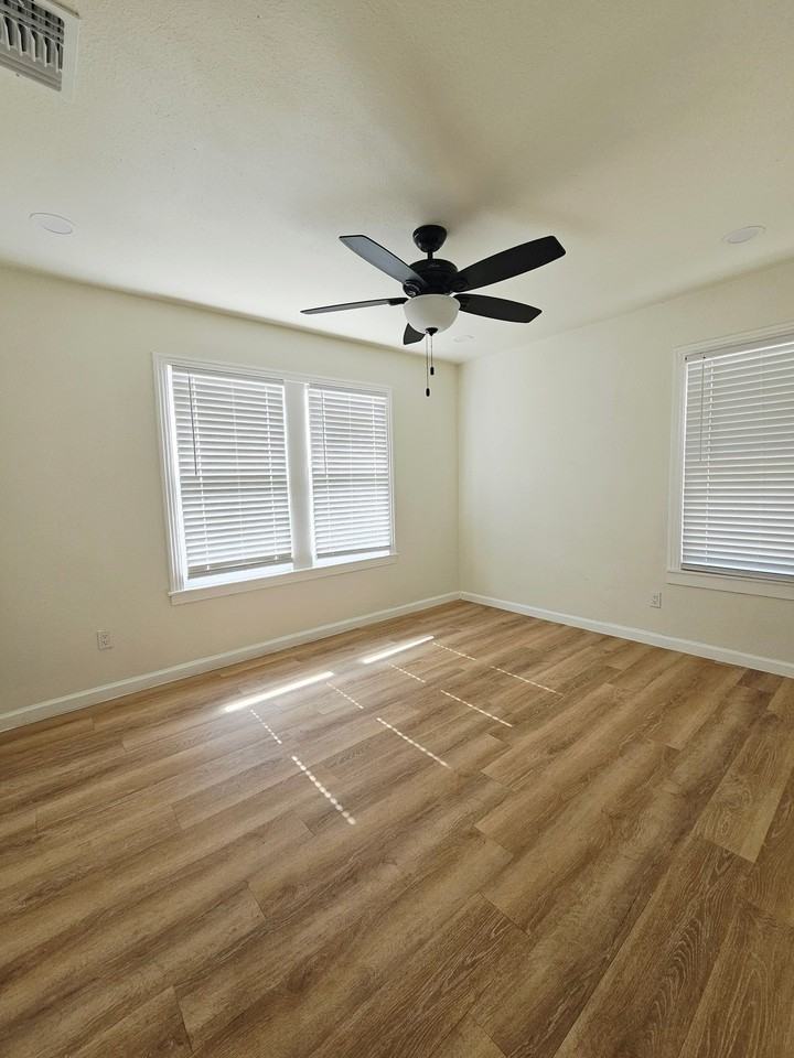 215 Lyric St - Photo 7 of 11