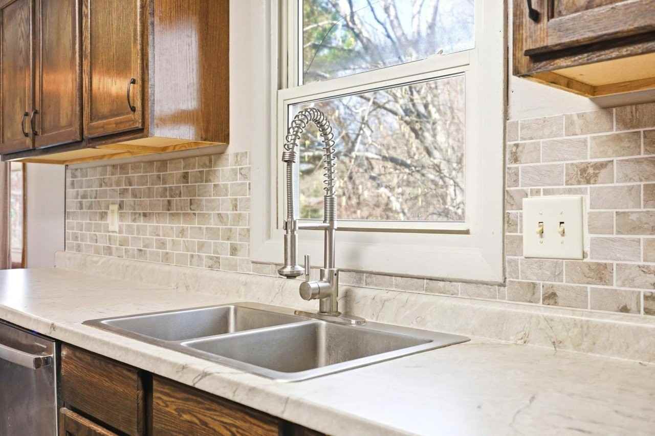 182 Faye St - Photo 4 of 20