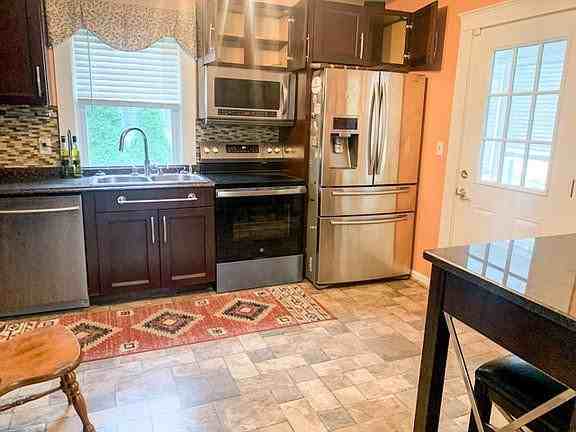 410 4th St Nw - Photo 3 of 3