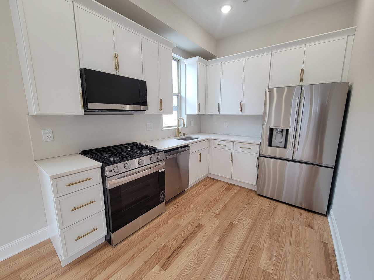 1831 S 22nd St - Photo 2 of 11