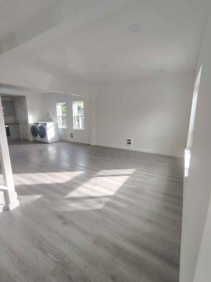 1556 6th St - Photo 2 of 20