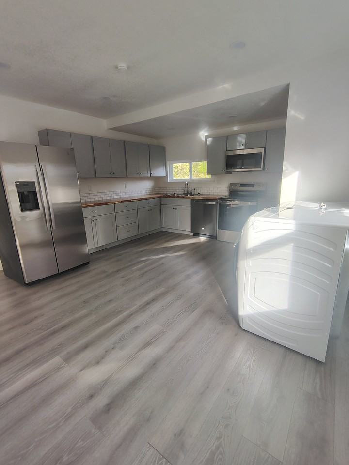 1556 6th St - Photo 4 of 20