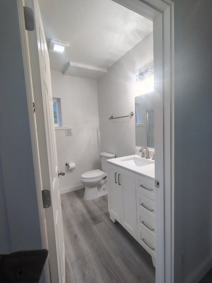 1556 6th St - Photo 7 of 20