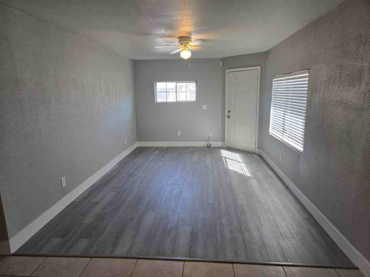639 S Hinkley Ave - Photo 4 of 9