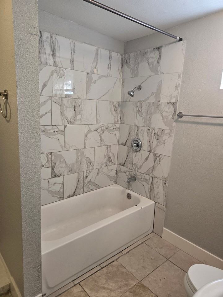 639 S Hinkley Ave - Photo 6 of 9