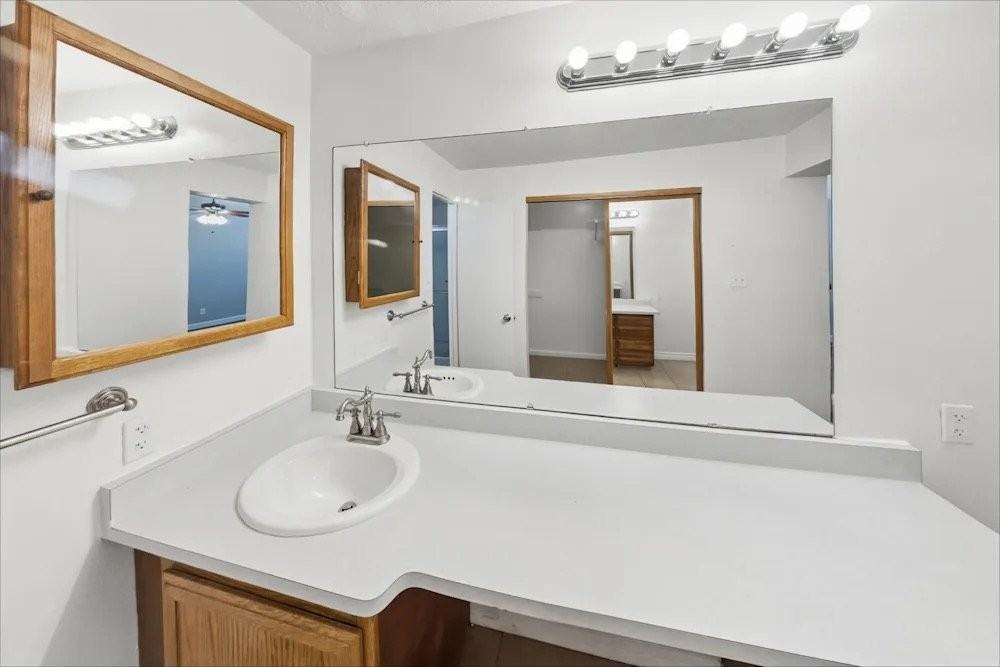 3069 N 87th Ave - Photo 4 of 14