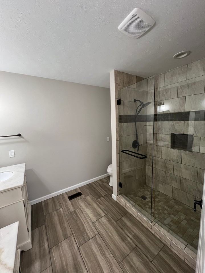 1443 Amberwood Cir - Photo 2 of 20