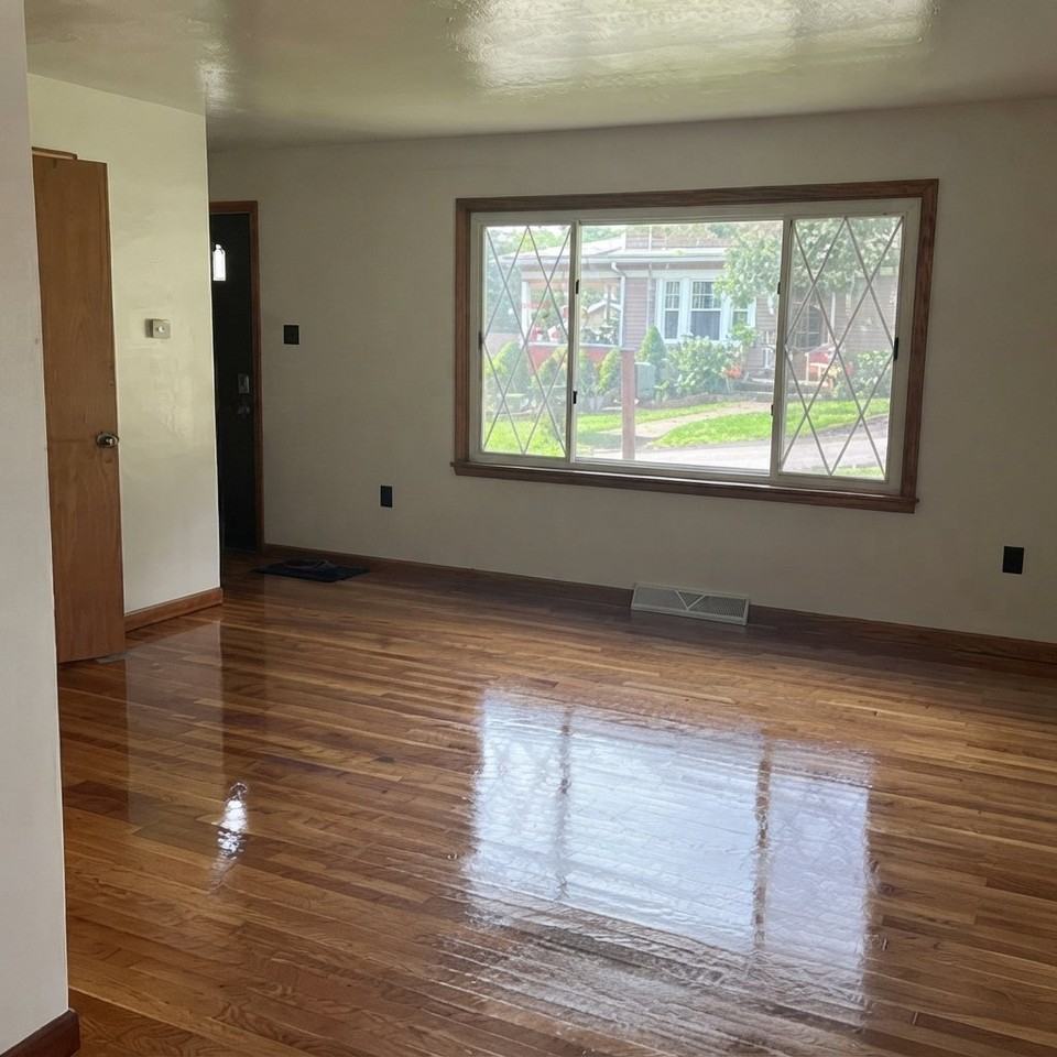 1041 Westview Dr - Photo 4 of 7