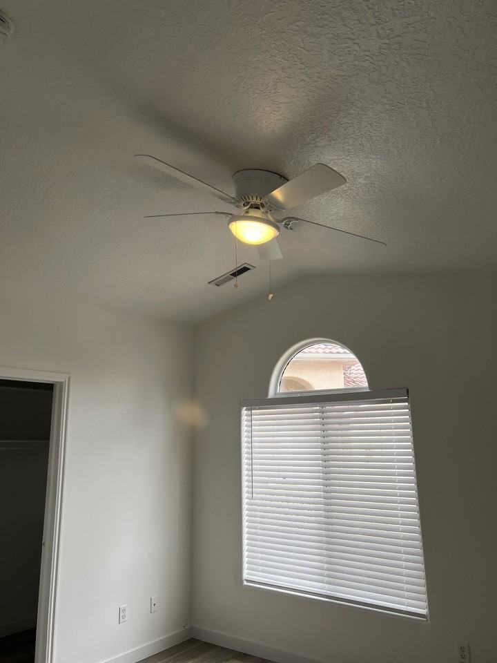 2099 E Middleton Dr #10 - Photo 4 of 20
