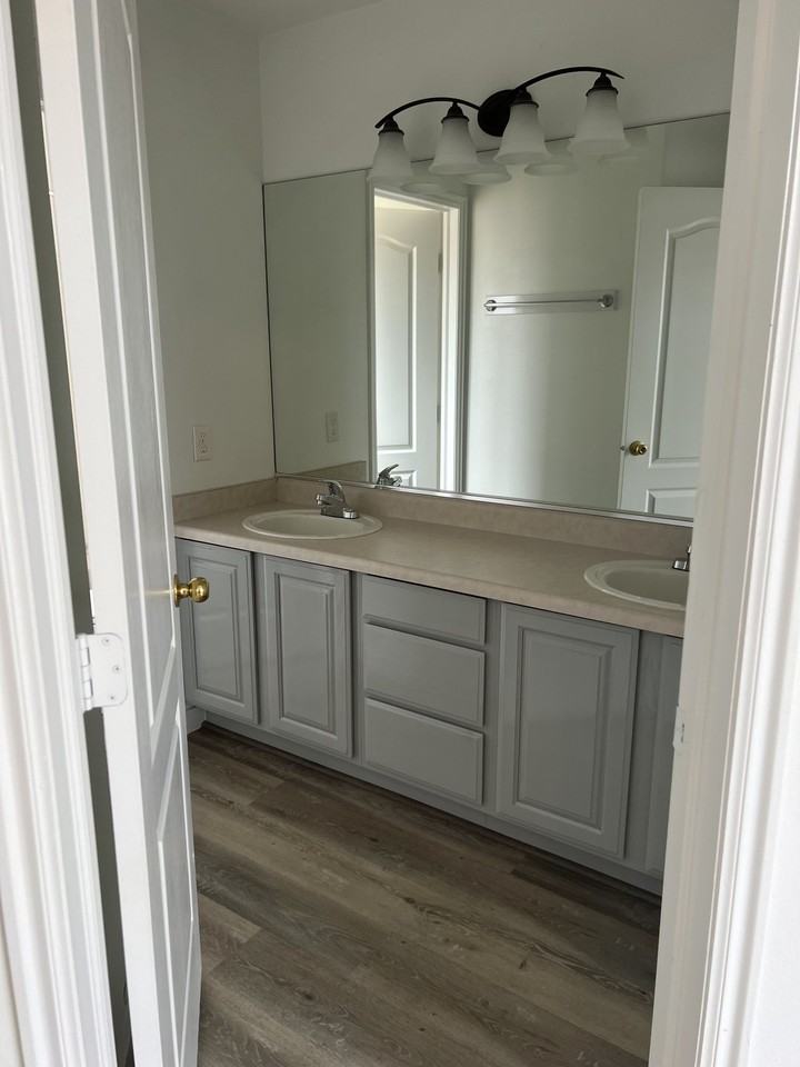 2099 E Middleton Dr #10 - Photo 5 of 20
