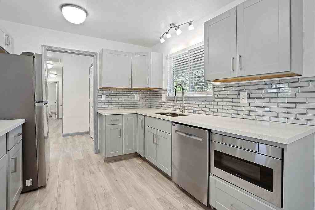 7086 Plymouth Rd - Photo 7 of 19