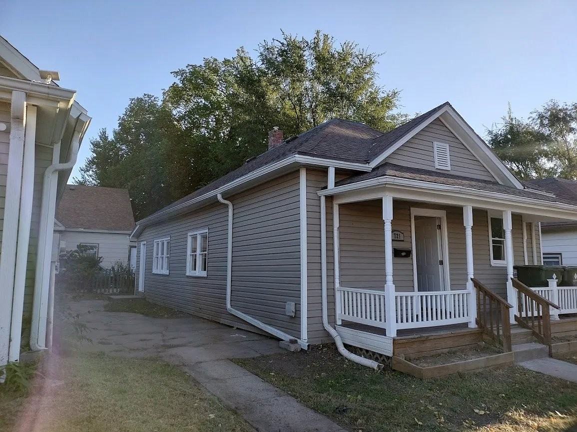 721 W 4th St - Photo 2 of 19