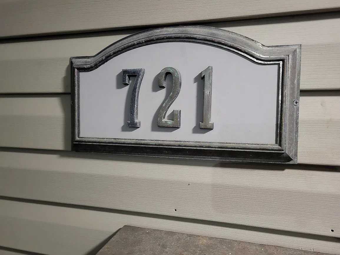 721 W 4th St - Photo 3 of 19