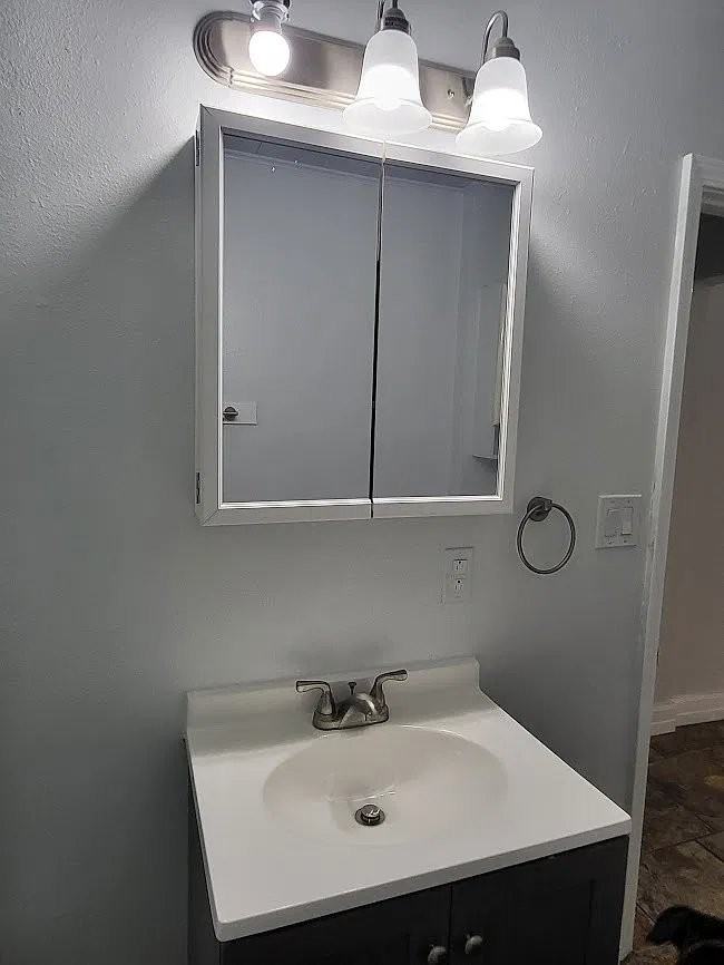 721 W 4th St - Photo 6 of 19