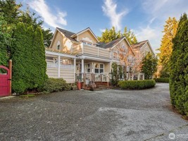 featured image of 135A Marguerite Pl #4
