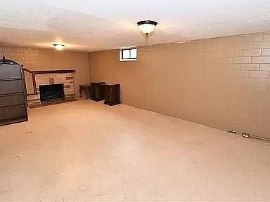 9248 Wadsworth Rd - Photo 3 of 13