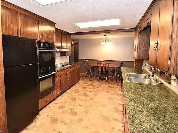 9248 Wadsworth Rd - Photo 7 of 13