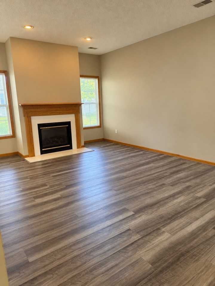 1471 Yorkshire Ln - Photo 3 of 17