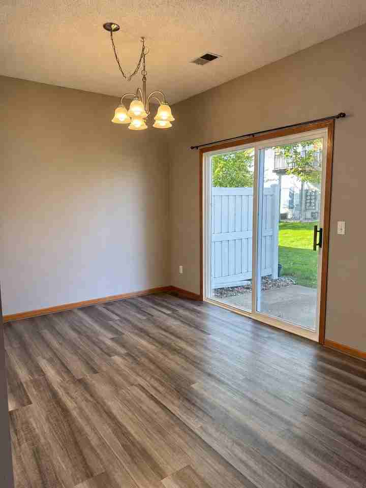 1471 Yorkshire Ln - Photo 4 of 17