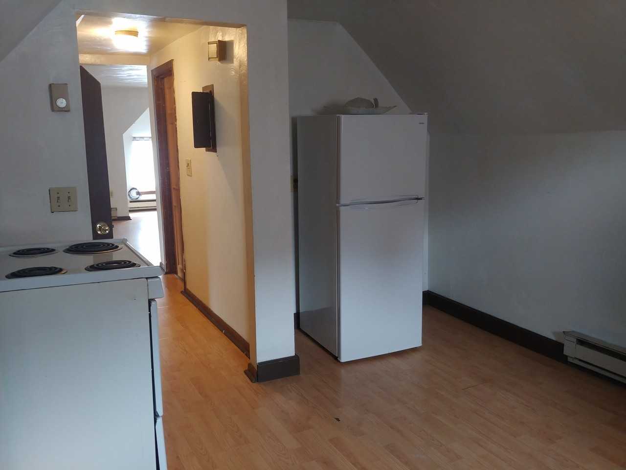 120 Custer Ave #3 - Photo 2 of 5