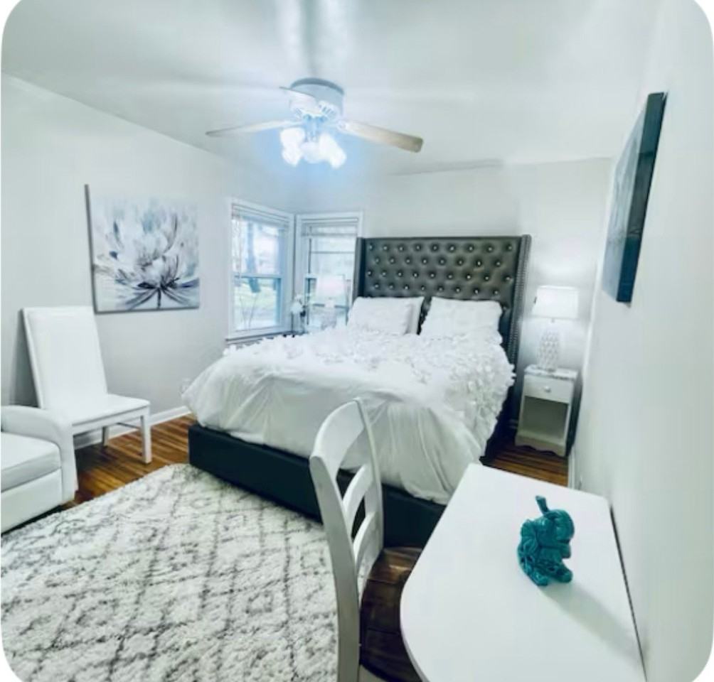 2061 Margaret St - Photo 4 of 9