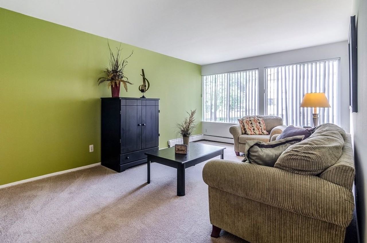 370 W Hopkins Ave - Photo 5 of 50