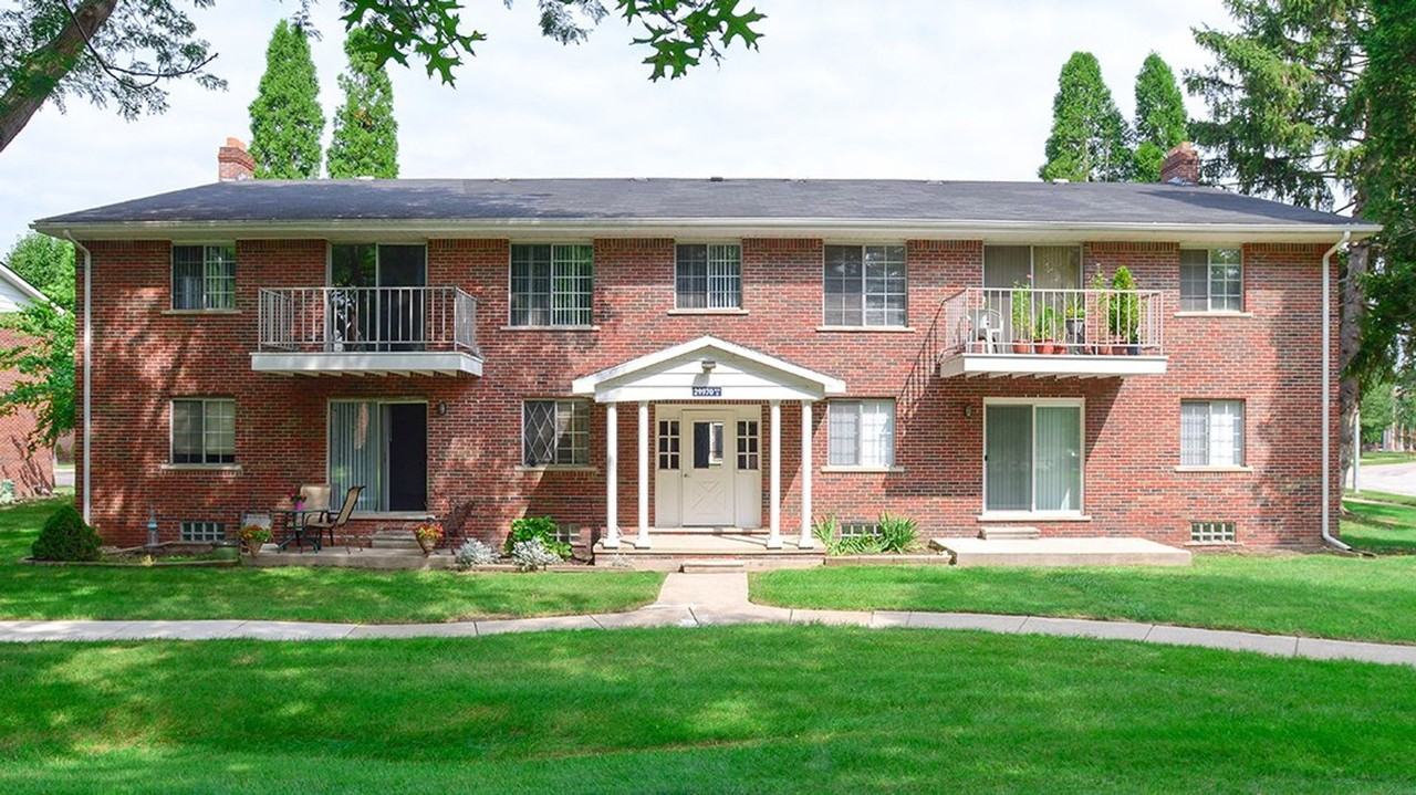 30040 Kingsbridge Dr - Photo 2 of 33