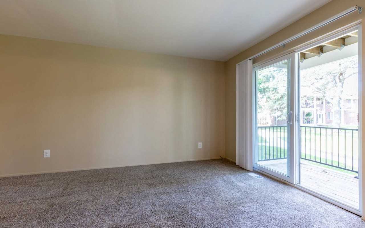 30040 Kingsbridge Dr - Photo 5 of 33