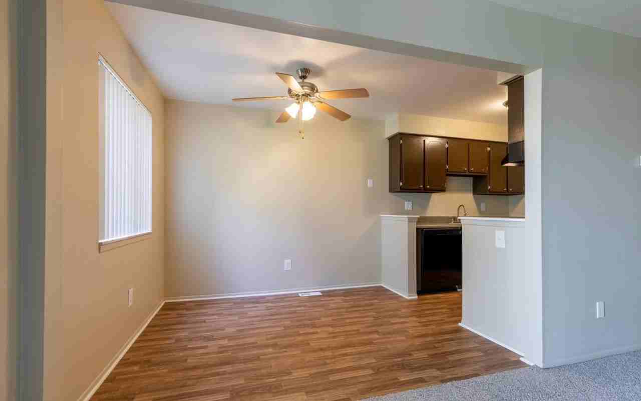 30040 Kingsbridge Dr - Photo 6 of 33