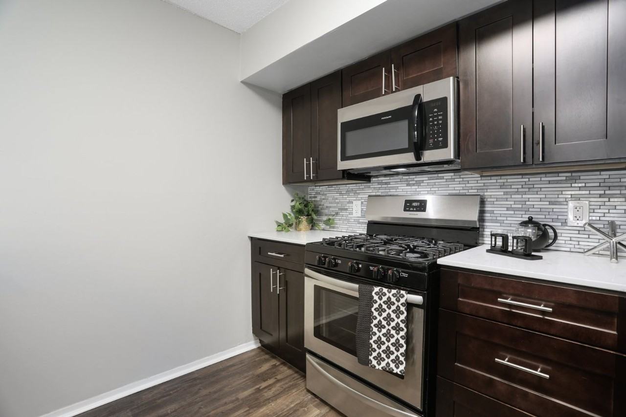 8375 Honeytree Blvd - Photo 4 of 50