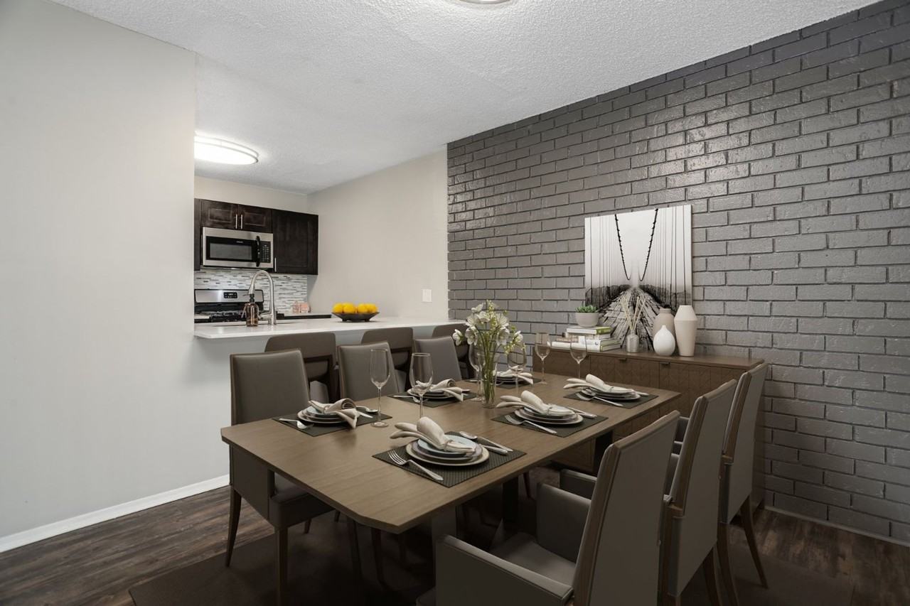 8375 Honeytree Blvd - Photo 7 of 50