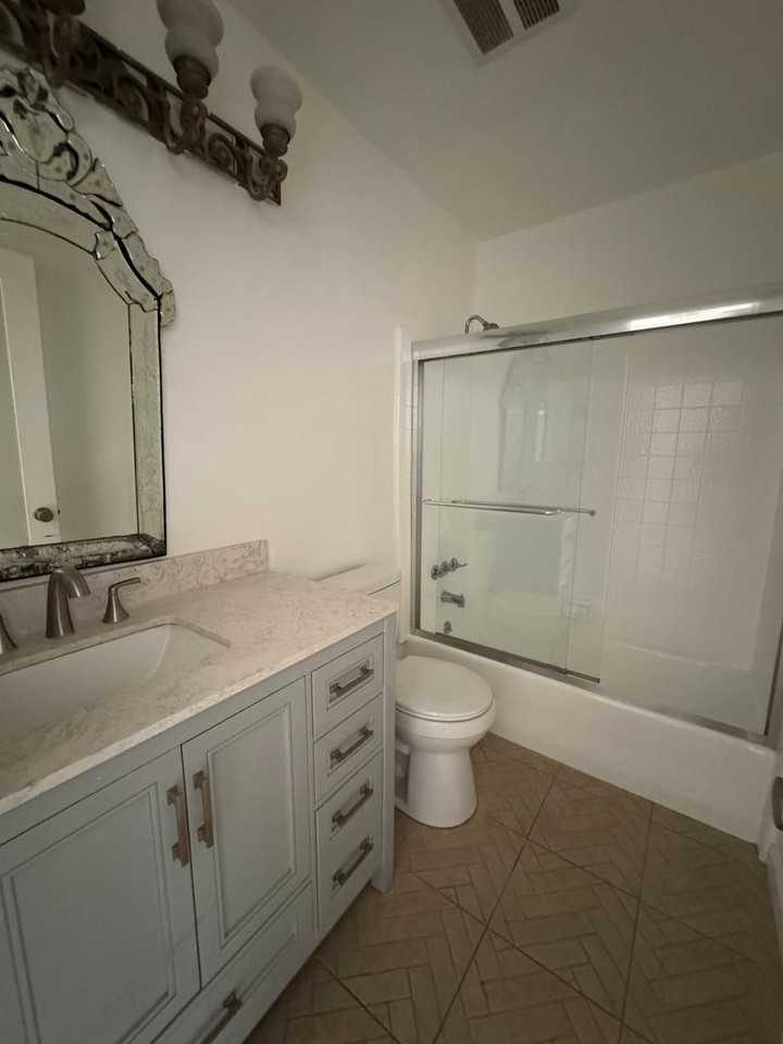 337 S Rexford Dr #3 - Photo 5 of 6