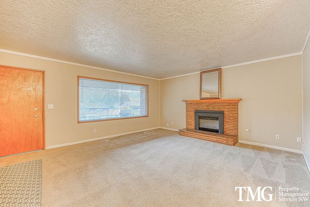 2832 E 1st Ave - Photo 3 of 35