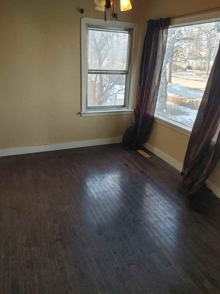 11315 106 St Nw - Photo 2 of 10