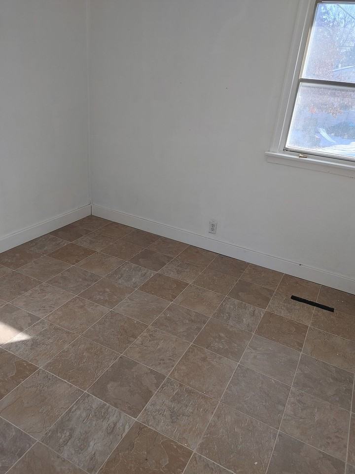 11315 106 St Nw - Photo 4 of 10