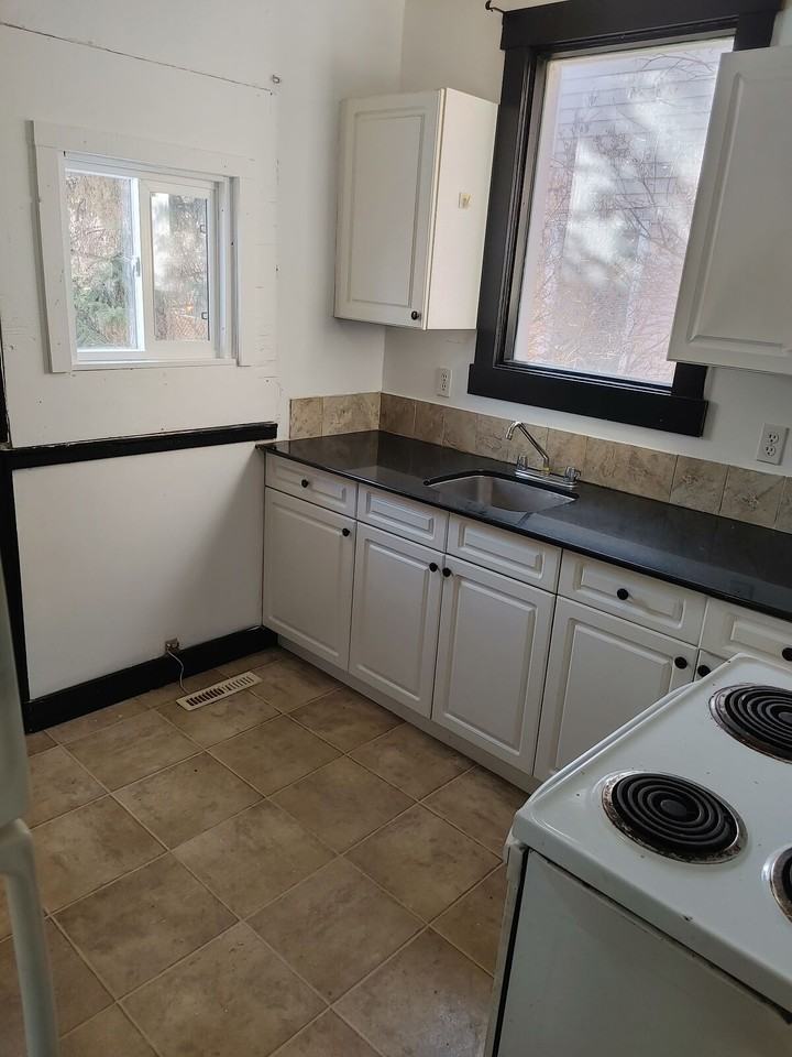 11315 106 St Nw - Photo 5 of 10