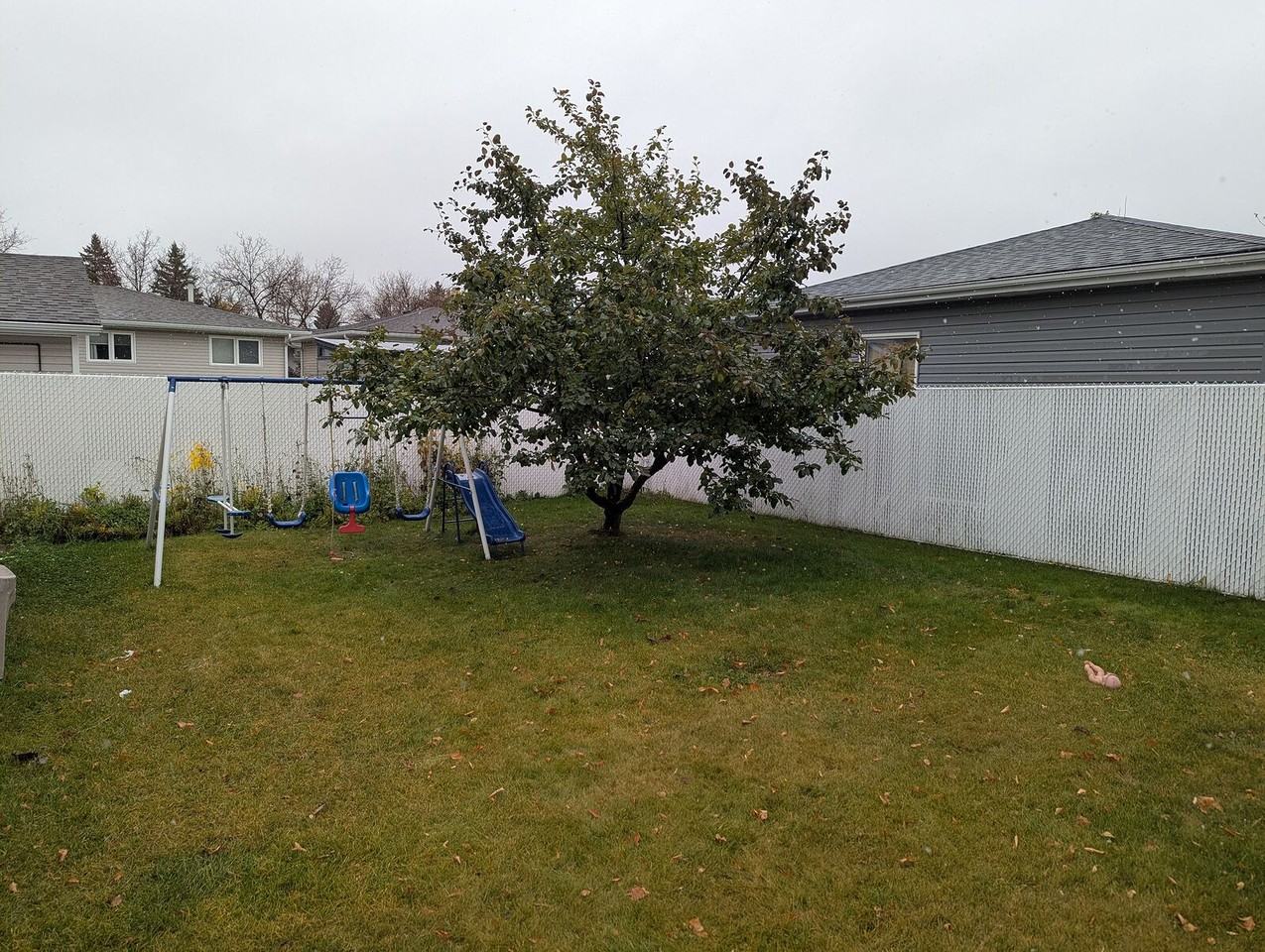 8701 95 Ave - Photo 7 of 9