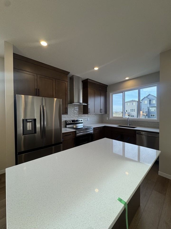 3399 41 St Se - Photo 3 of 11