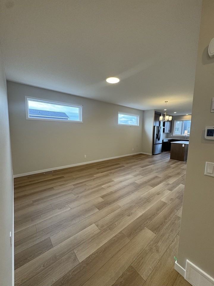 3399 41 St Se - Photo 4 of 11