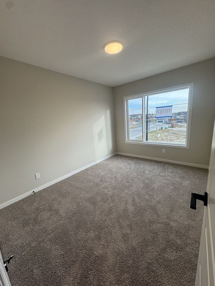 3399 41 St Se - Photo 7 of 11