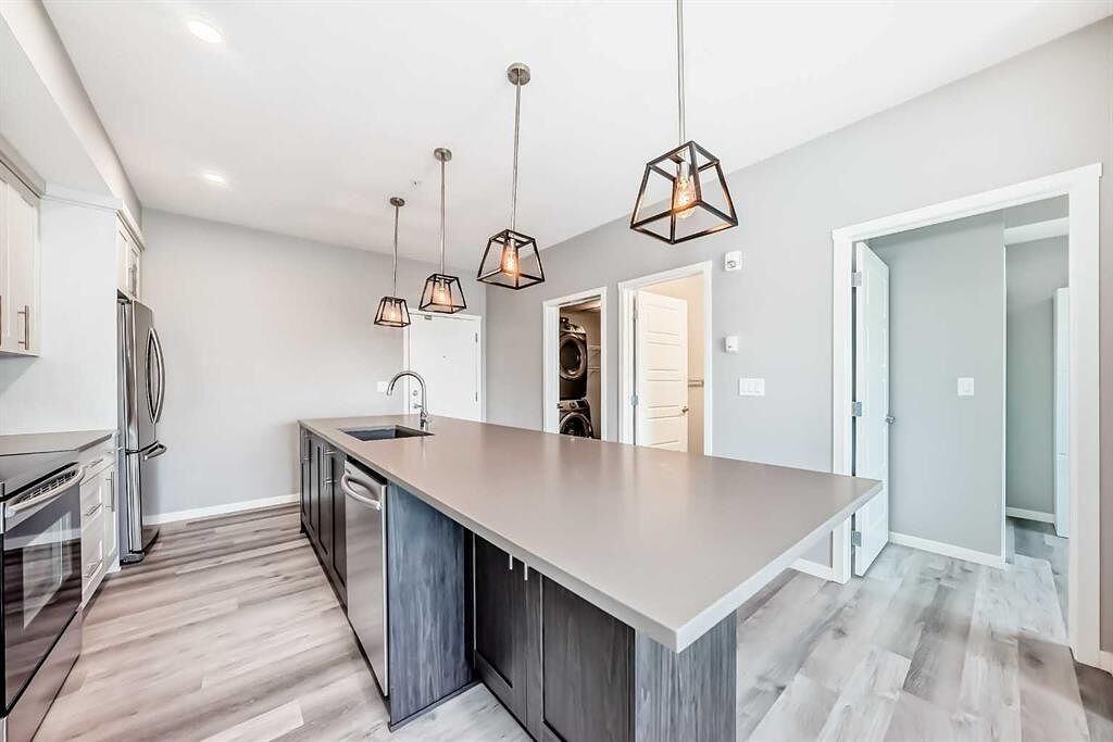 4250 Seton - Photo 3 of 13