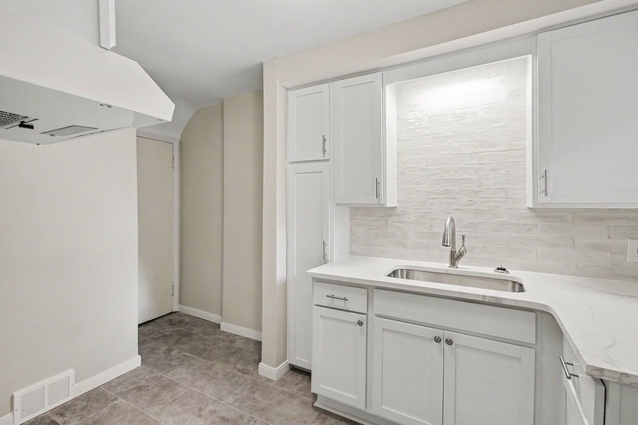 24434 W Chicago #NA - Photo 3 of 12